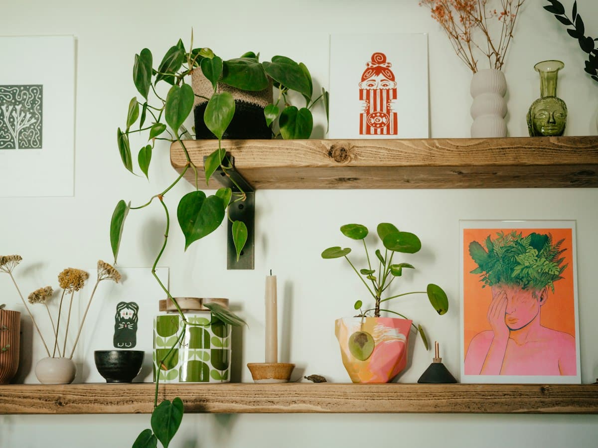 Seasonal Drops vs Evergreen Bestsellers: Balancing a Poster Catalog